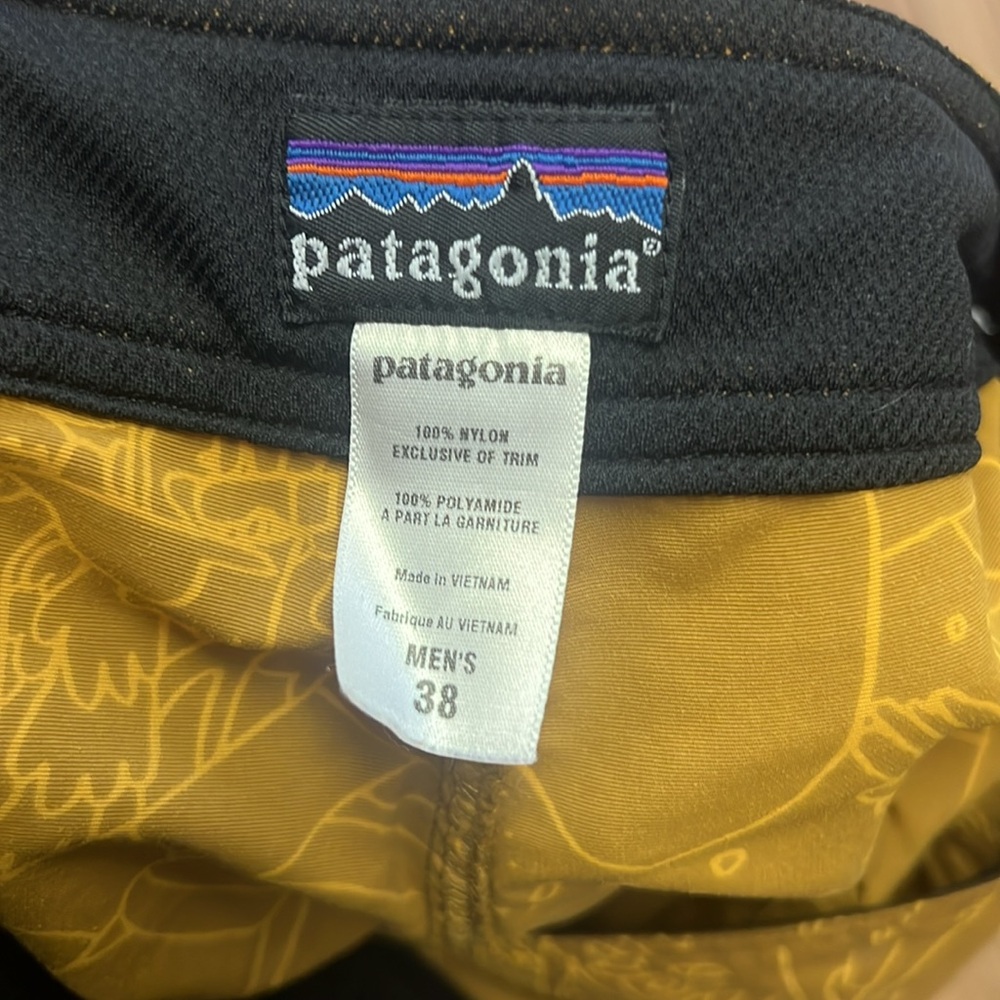 Patagonia Size 38 Men’s Board Shorts Wavefarer Swim Trunk Travel Pocket - Picture 6 of 6